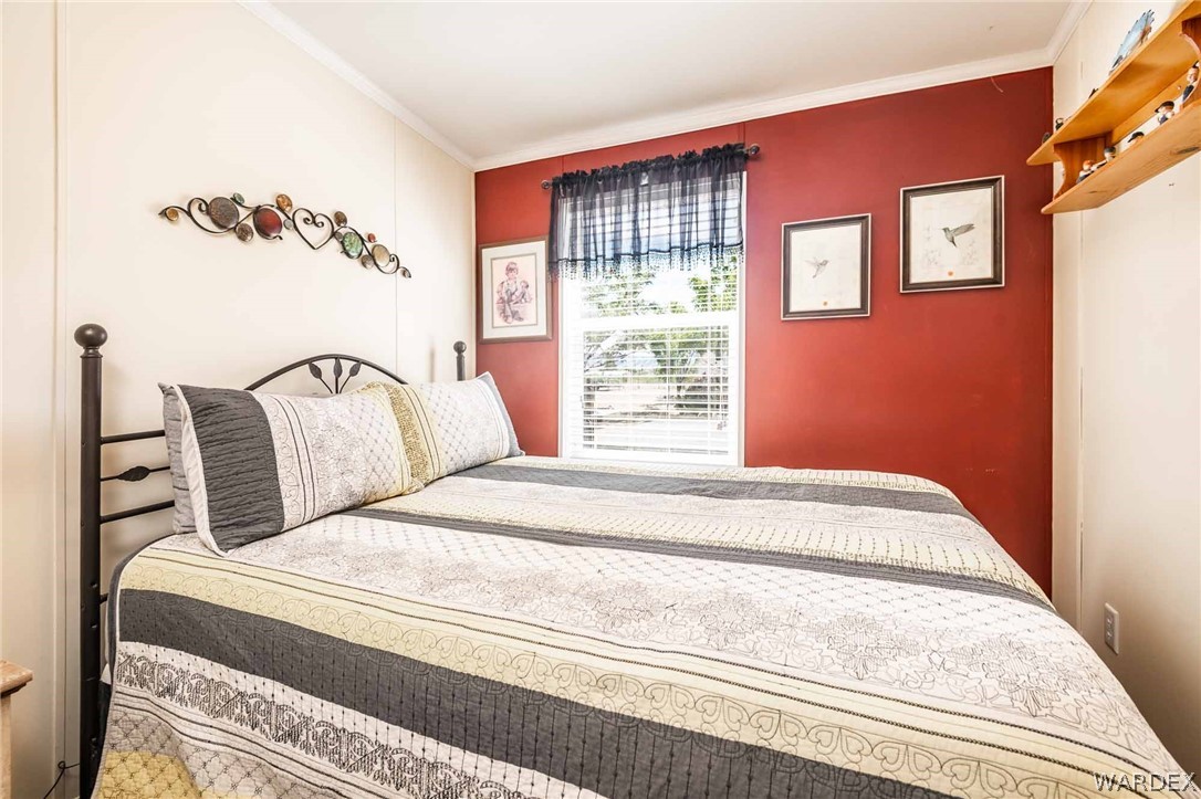 3285 Kelvin Road Golden Valley, AZ 86413 - Photo 15 of 43 a bedroom with a large bed and a window