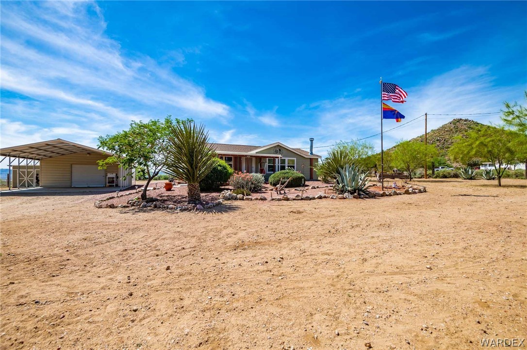 3285 Kelvin Road Golden Valley, AZ 86413 - Photo 23 of 43 a view of outdoor space with yard