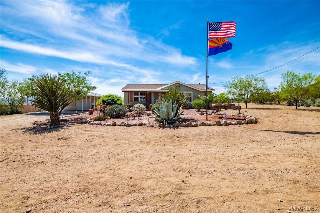 3285 Kelvin Road Golden Valley, AZ 86413 - Photo 24 of 43 a view of outdoor space with seating area