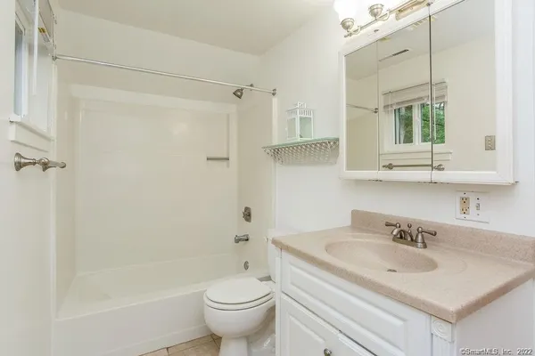 $2,600 | 5 Edgewood Circle, Unit 5, Avon, CT 06001