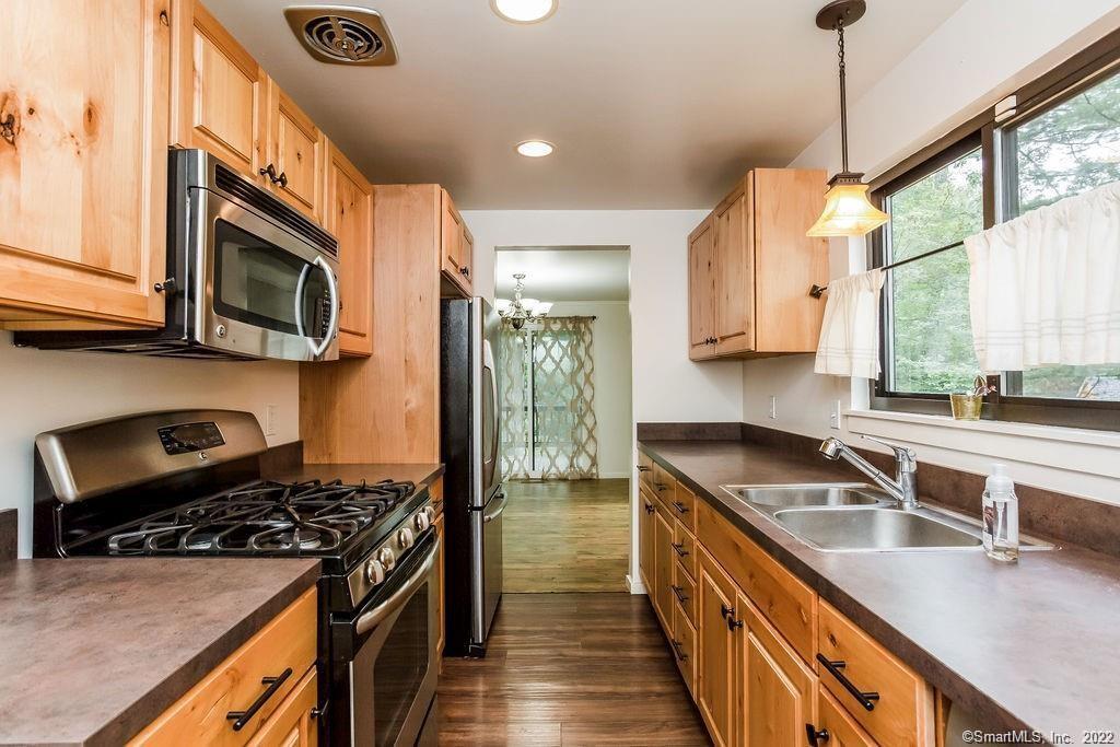 5 Edgewood Circle, Unit 5 Avon, CT 06001 - Photo 3 of 21