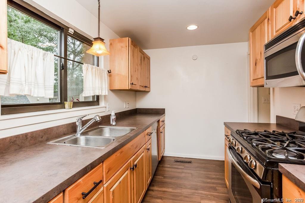 5 Edgewood Circle, Unit 5 Avon, CT 06001 - Photo 5 of 21