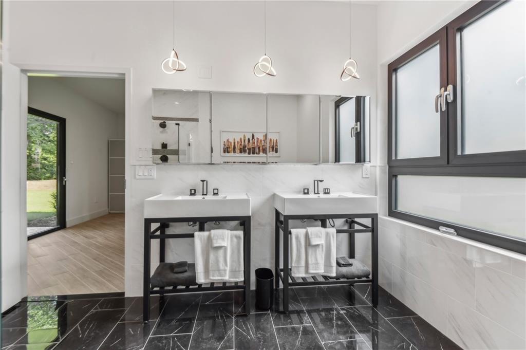 40 Red Oak Circle Buchanan, GA 30113 - Photo 22 of 39 a view of kitchen with breakfast area