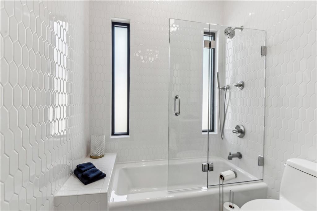40 Red Oak Circle Buchanan, GA 30113 - Photo 29 of 39 a bathroom with a bathtub a toilet and a shower