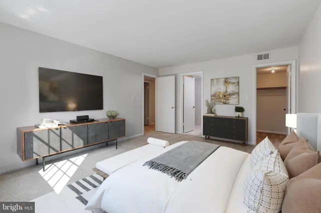 $284,000 | 11 Elphin Court, Unit 301, Lutherville-Timonium, MD 21093