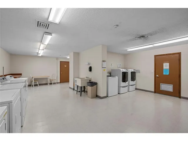 $175,000 | 311 Pleasant Avenue, Unit 301, St. Paul, MN 55102