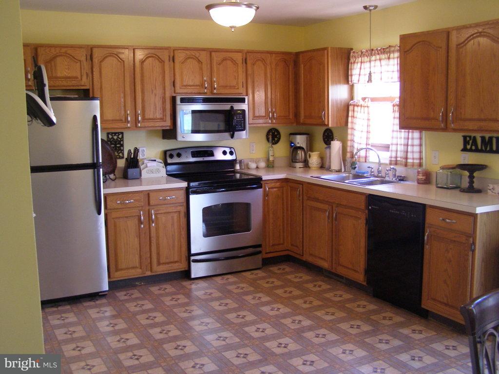9 Brookfield Road Lititz, PA 17543 - Photo 3 of 8