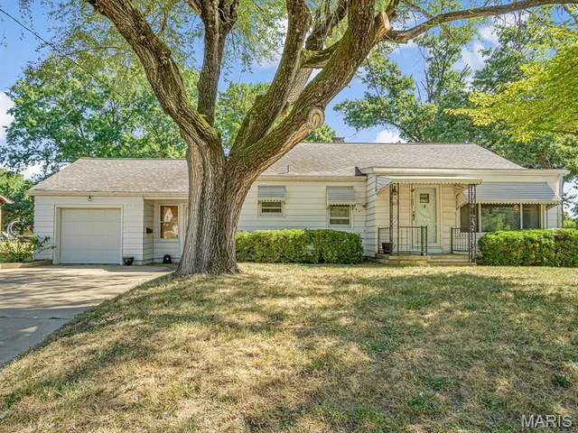 $2,000 | 1622 West Boulevard, Belleville, IL 62221