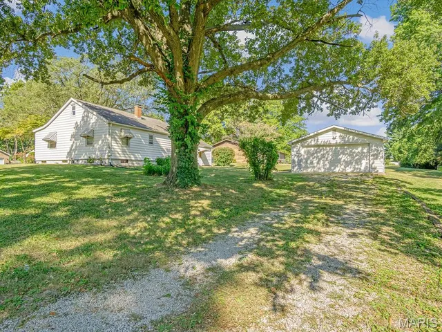 $2,000 | 1622 West Boulevard, Belleville, IL 62221