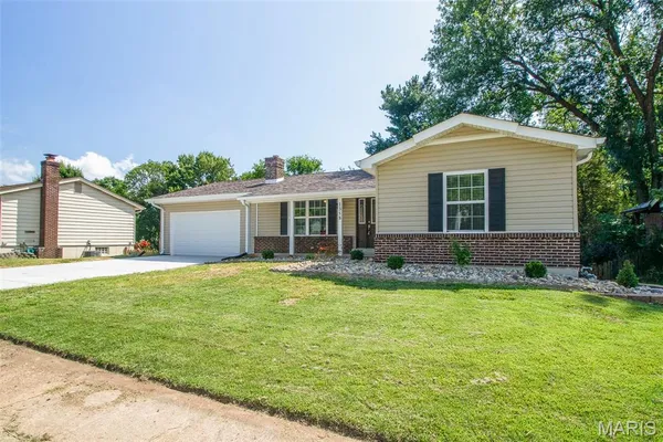 $323,000 | 1358 Green Mist Drive, Fenton, MO 63026