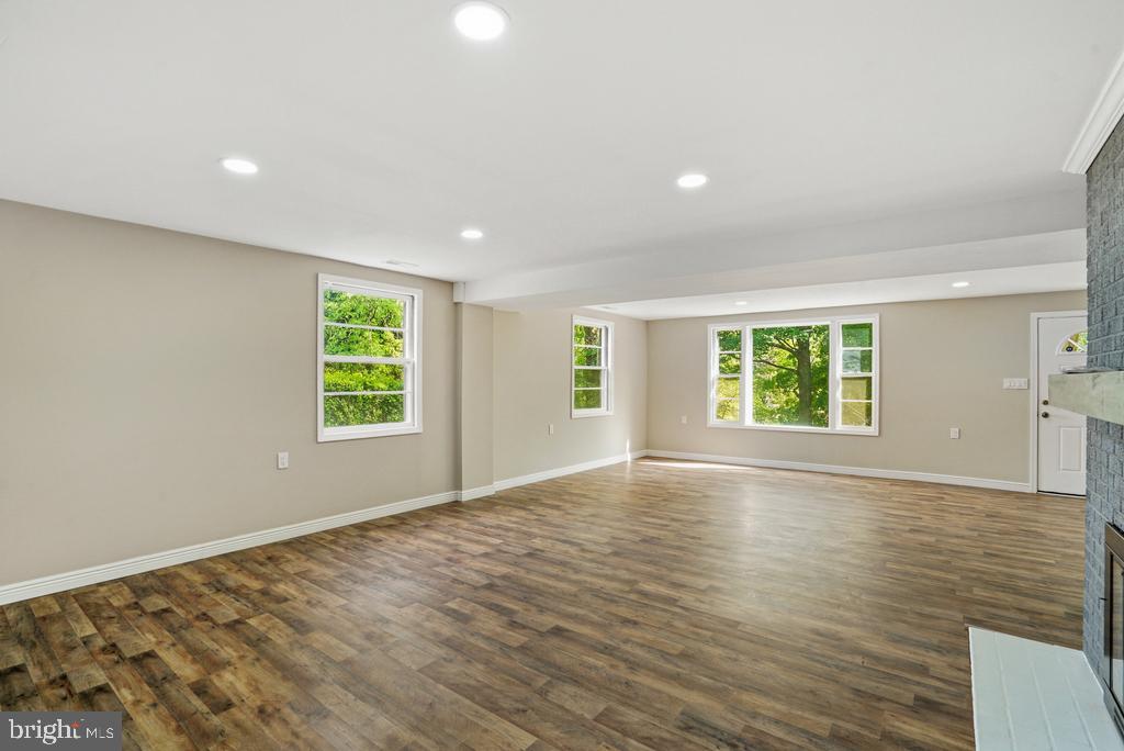 309 Cedar Ridge Drive Oxon Hill, MD 20745 - Photo 36 of 45 Spacious room with natural light.