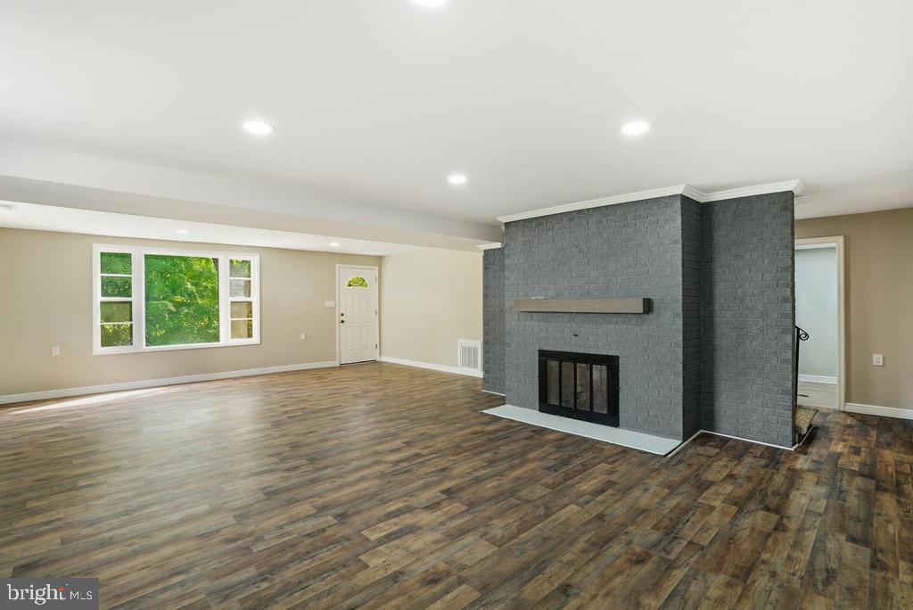 309 Cedar Ridge Drive Oxon Hill, MD 20745 - Photo 37 of 45 Spacious living area with modern charm.