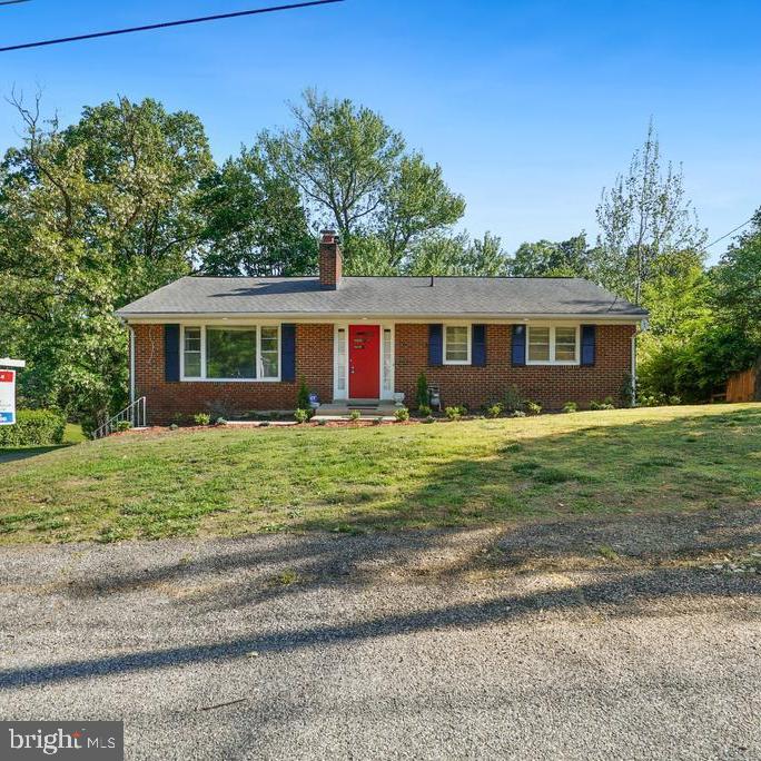 309 Cedar Ridge Drive Oxon Hill, MD 20745 - Photo 4 of 45 Charming brick home with vibrant entry.