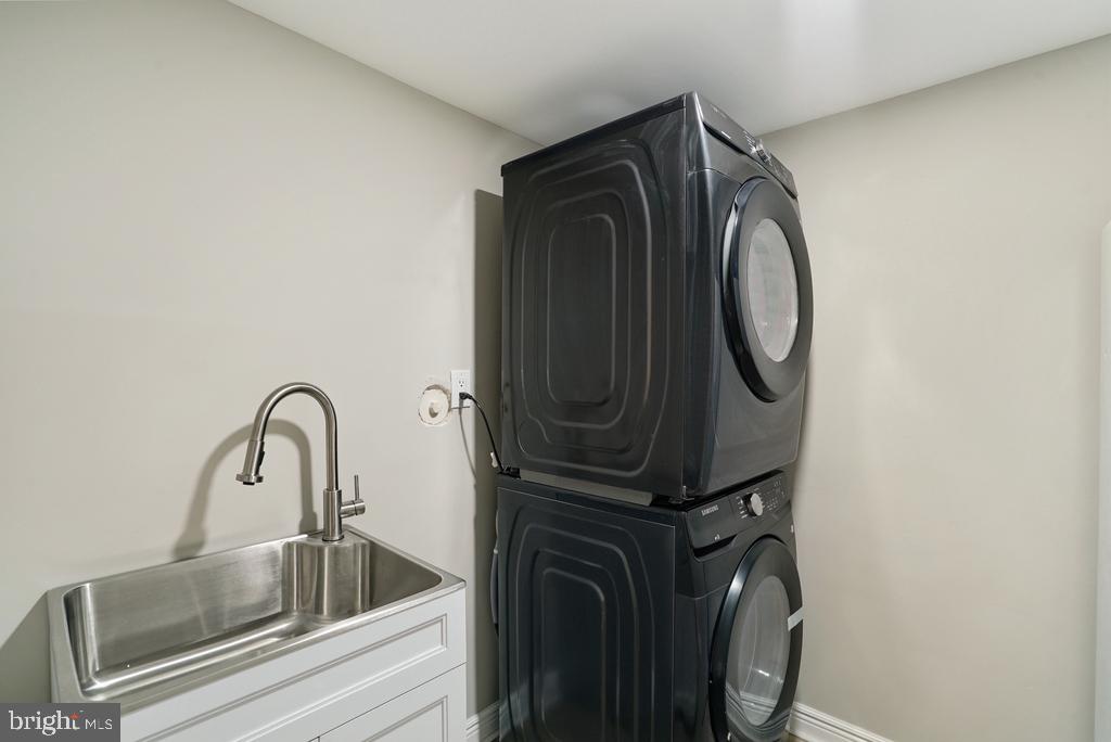 309 Cedar Ridge Drive Oxon Hill, MD 20745 - Photo 45 of 45 Sleek laundry setup for modern living.
