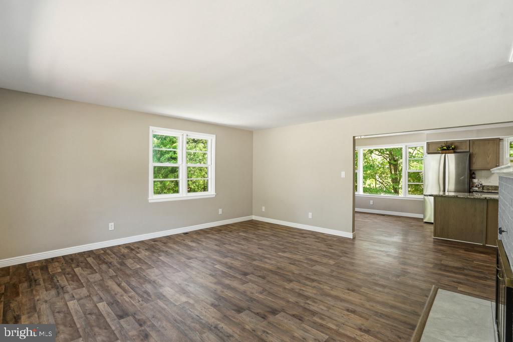 309 Cedar Ridge Drive Oxon Hill, MD 20745 - Photo 10 of 45 Spacious room with natural light.