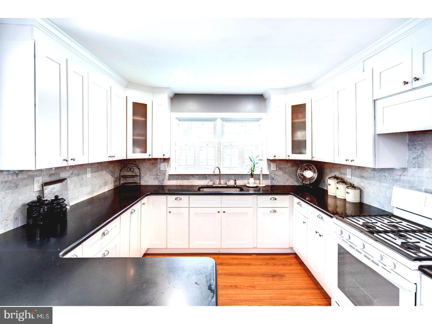 716 East Greenman Road Haddon Township, NJ 08033 - Photo 3 of 20 Kitchen