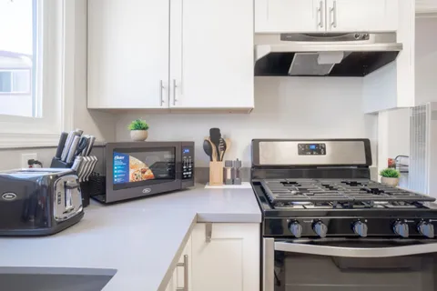 $2,498,800 | 1116 Chula Vista Avenue, Burlingame, CA 94010