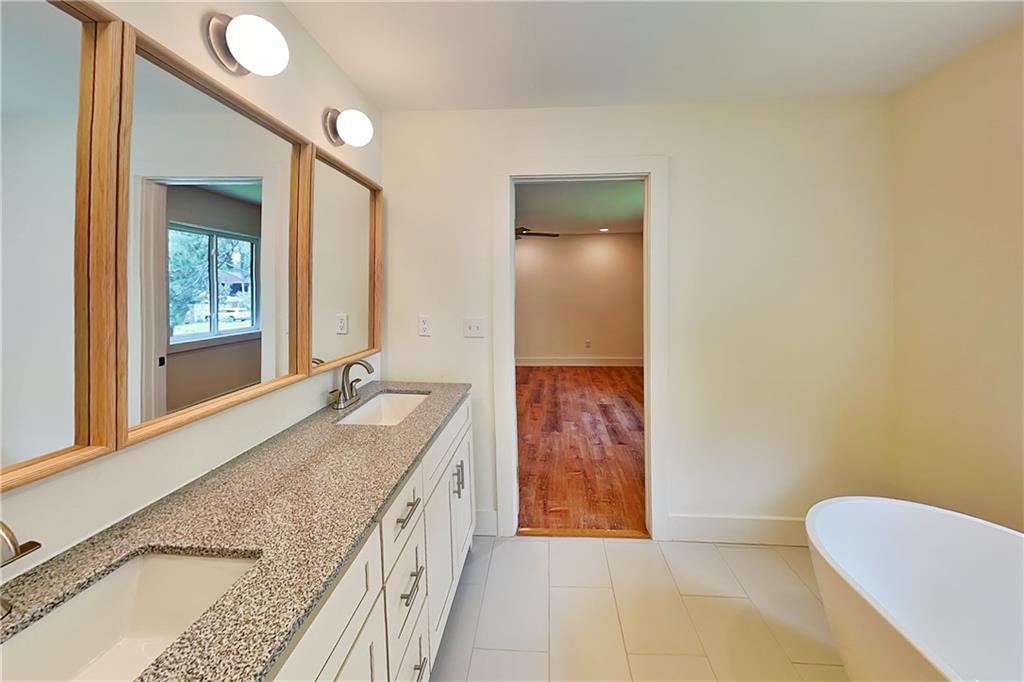 360 Simpson Terrace Northwest Atlanta, GA 30314 - Photo 9 of 20