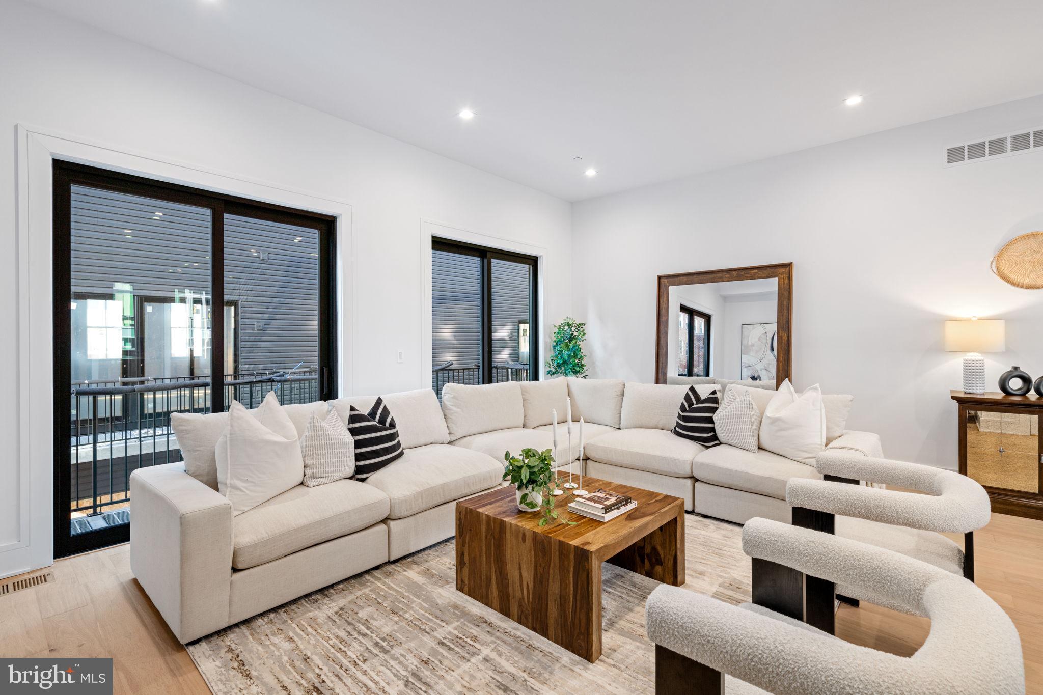 254 North 2nd Street Philadelphia, PA 19106 - Photo 19 of 63 a living room with furniture and a large window