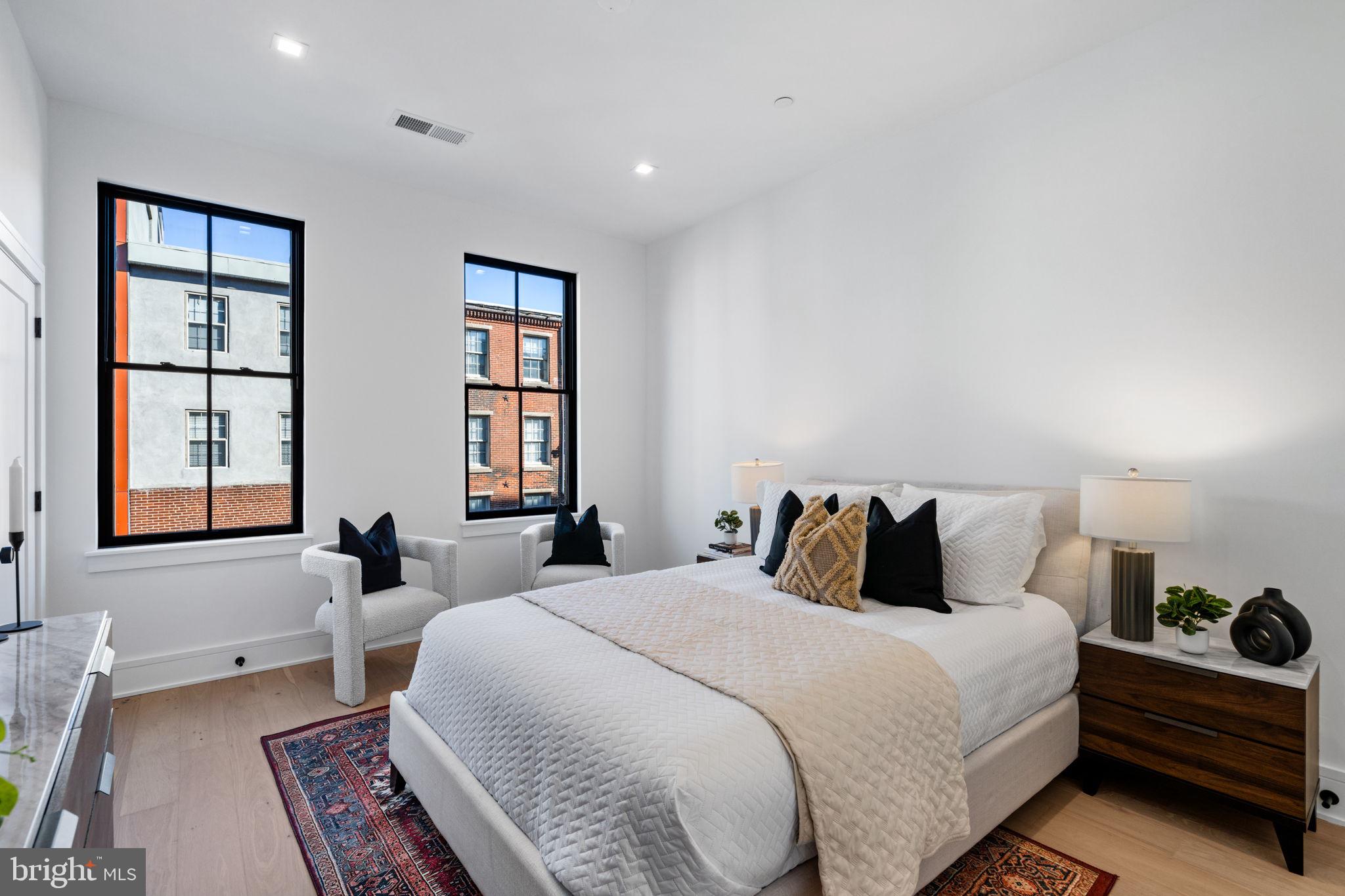 254 North 2nd Street Philadelphia, PA 19106 - Photo 32 of 63 a bedroom with a large bed and a window