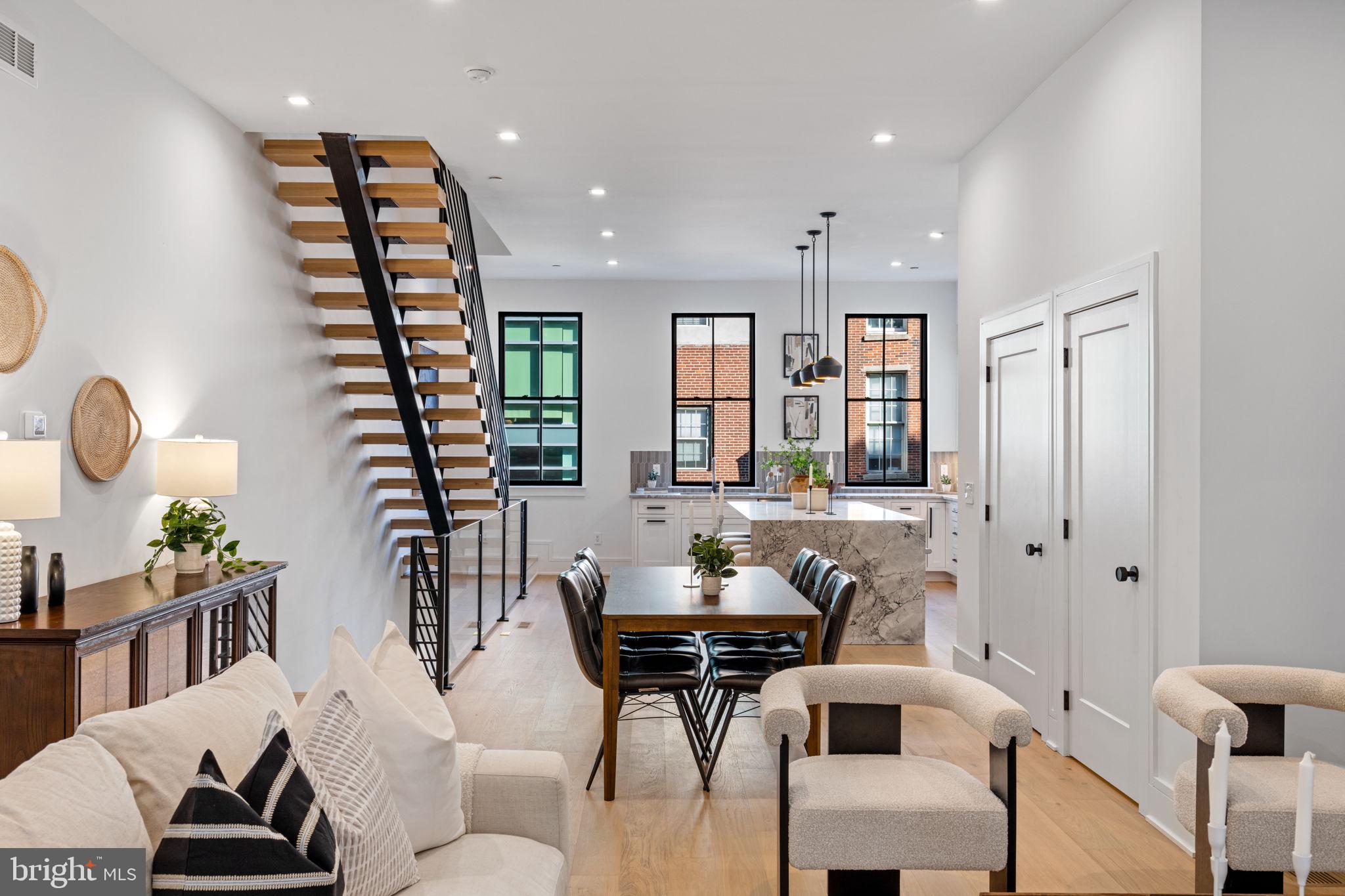 254 North 2nd Street Philadelphia, PA 19106 - Photo 5 of 63 a living room with furniture and a potted plant