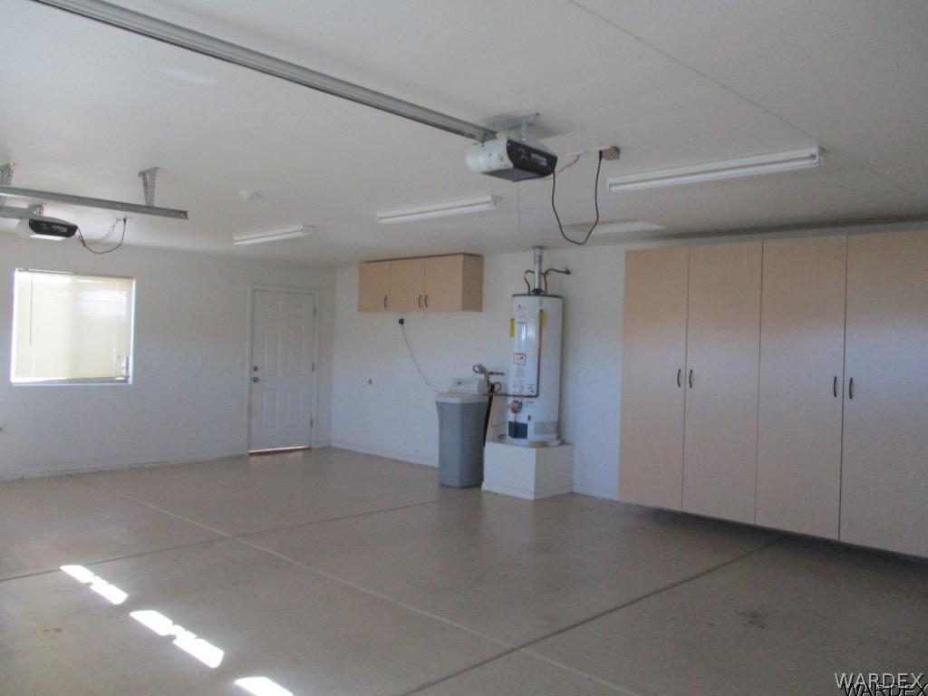 4255 East Cane Ranch Road Kingman, AZ 86401 - Photo 19 of 27 3 car garage wcabinets