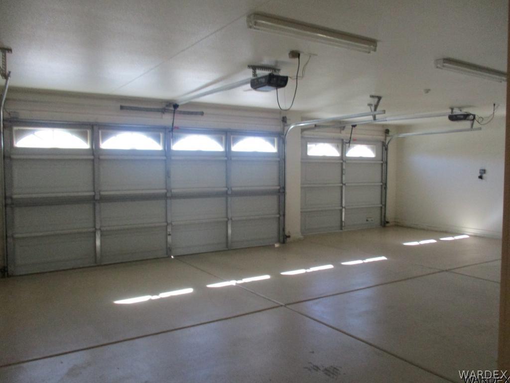 4255 East Cane Ranch Road Kingman, AZ 86401 - Photo 20 of 27 3 car garage wcabinets