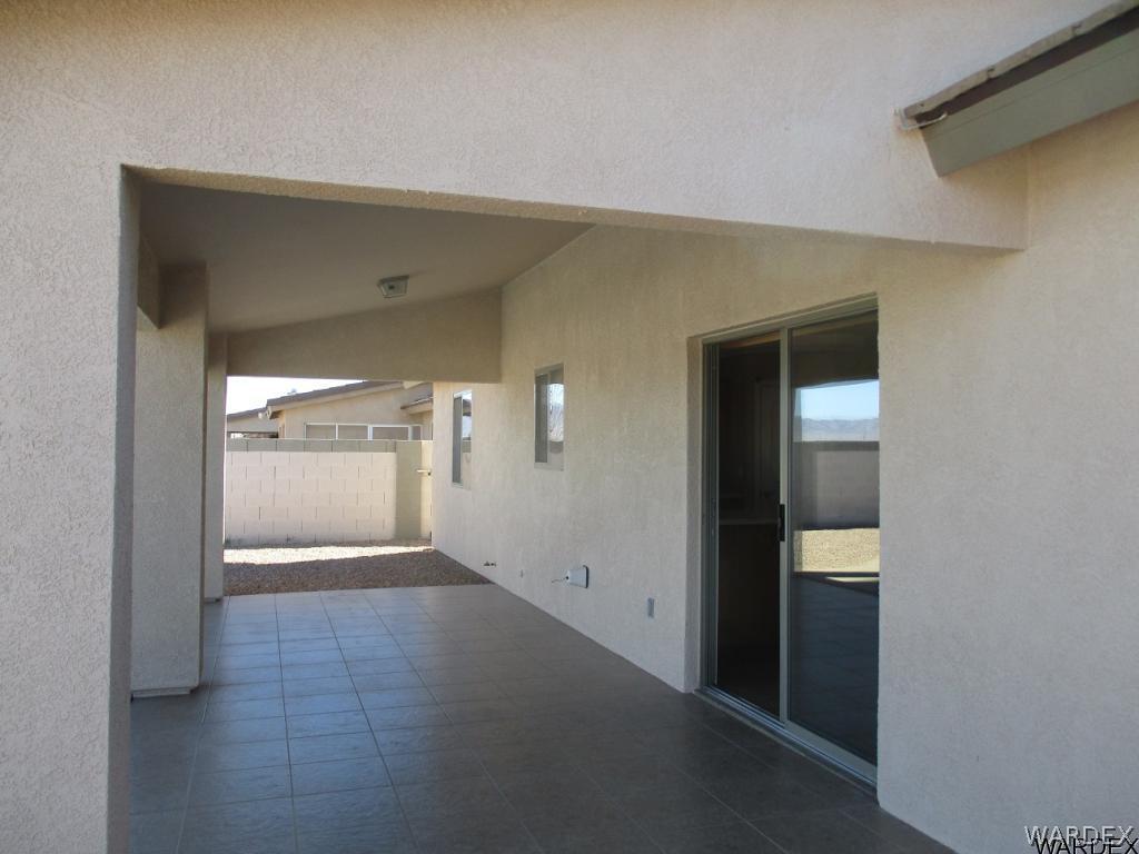 4255 East Cane Ranch Road Kingman, AZ 86401 - Photo 21 of 27 Covered patio