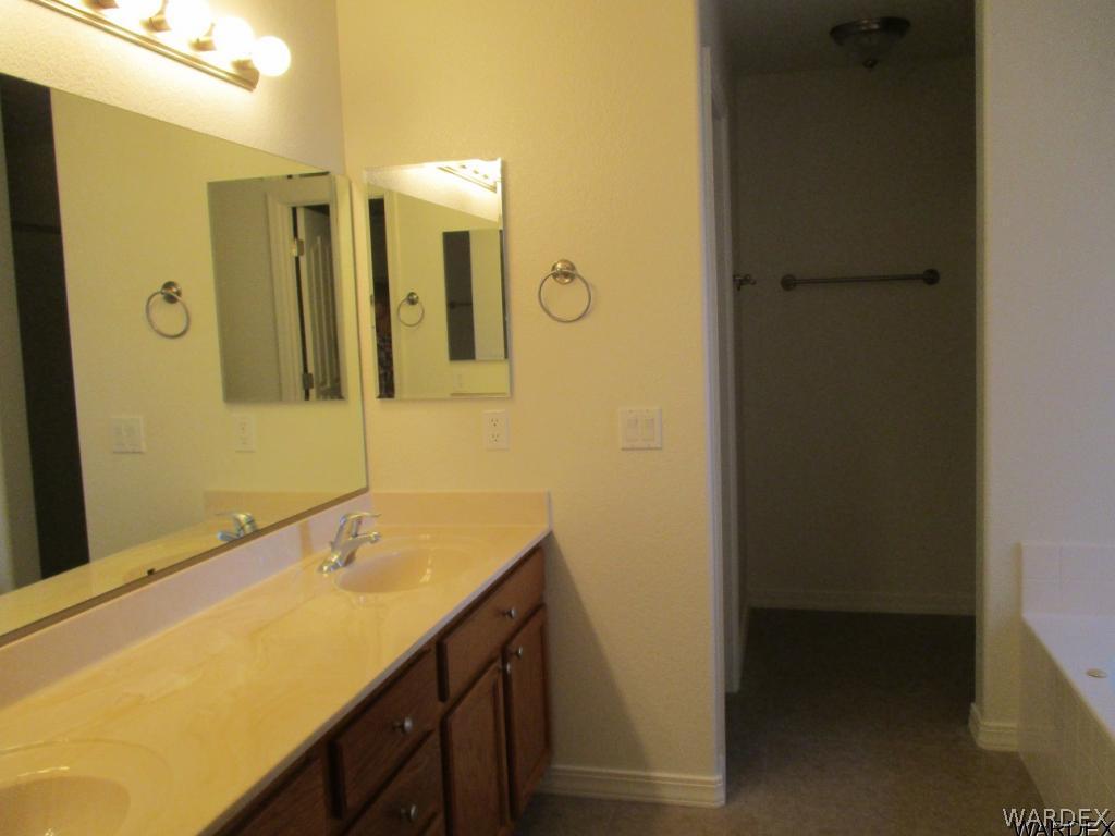 4255 East Cane Ranch Road Kingman, AZ 86401 - Photo 8 of 27 Master suite