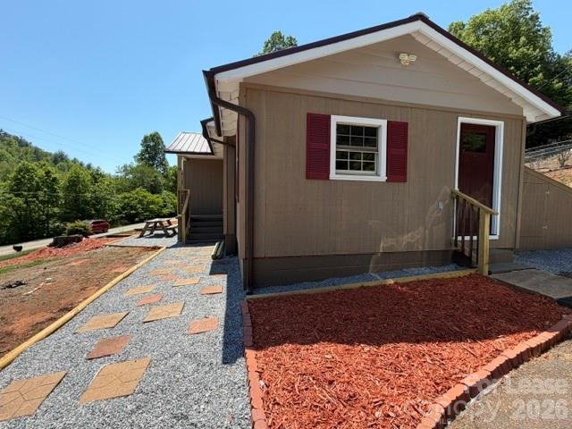 3262 Nix Creek Road Marion, NC 28752 - Photo 2 of 7