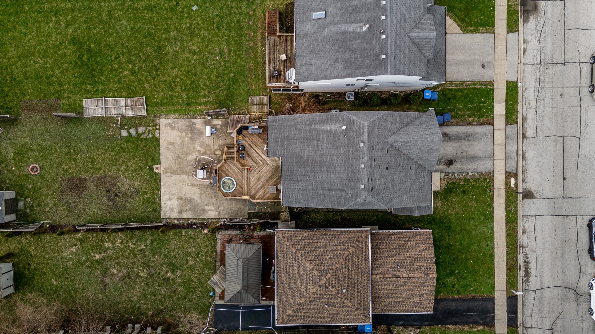 3022 141st Place Blue Island, IL 60406 - Photo 31 of 31 an aerial view of a house with a yard