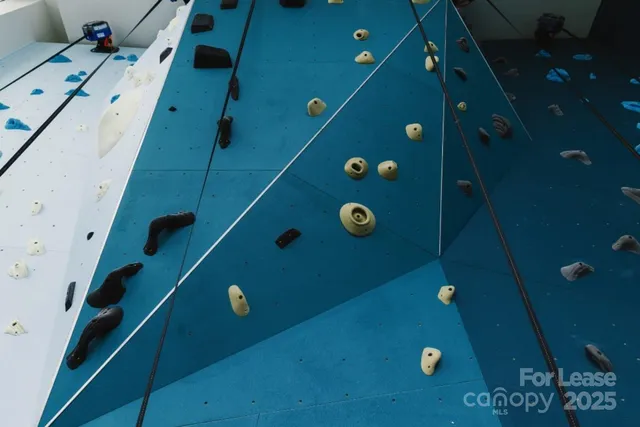 $5,200 | 2161 Hawkins Street, Unit 1VP, Charlotte, NC 28203