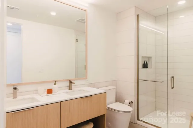 $5,200 | 2161 Hawkins Street, Unit 1VP, Charlotte, NC 28203