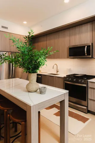 $5,200 | 2161 Hawkins Street, Unit 1VP, Charlotte, NC 28203