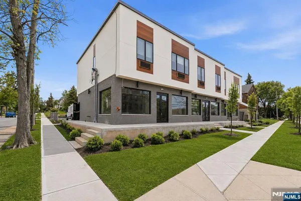 $3,349 | 850 Broad Avenue, Unit B, Ridgefield, NJ 07657