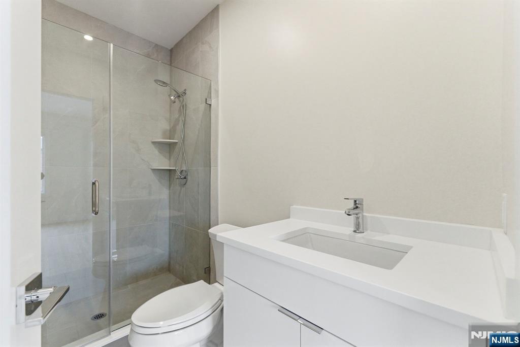 850 Broad Avenue, Unit B Ridgefield, NJ 07657 - Photo 15 of 22