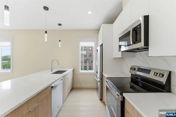 $3,349 | 850 Broad Avenue, Unit B, Ridgefield, NJ 07657