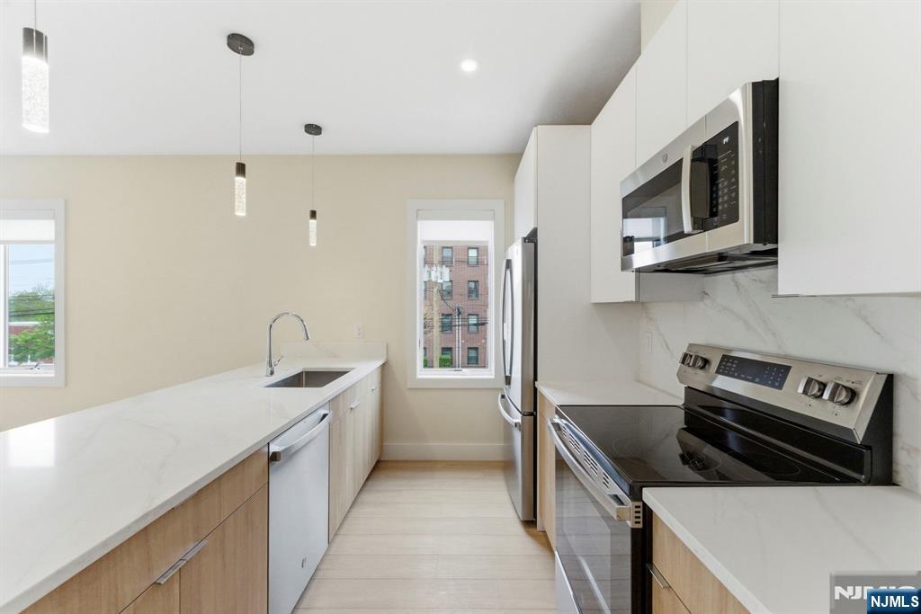 850 Broad Avenue, Unit B Ridgefield, NJ 07657 - Photo 6 of 22