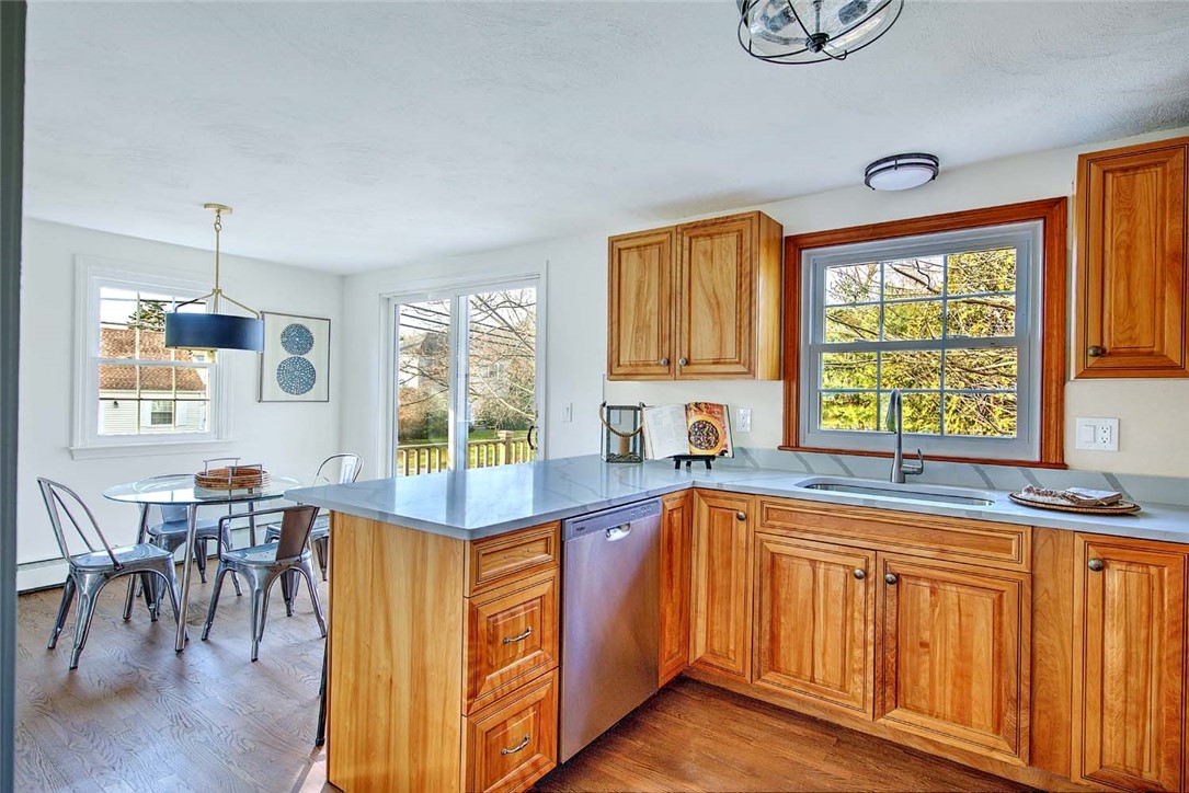 2 Simmons Road Barrington, RI 02806 - Photo 11 of 27 Gallery Image 11