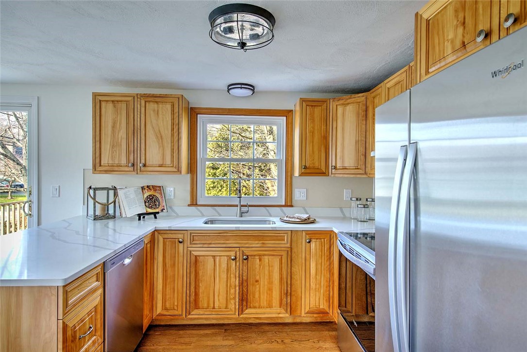 2 Simmons Road Barrington, RI 02806 - Photo 13 of 27 Gallery Image 13