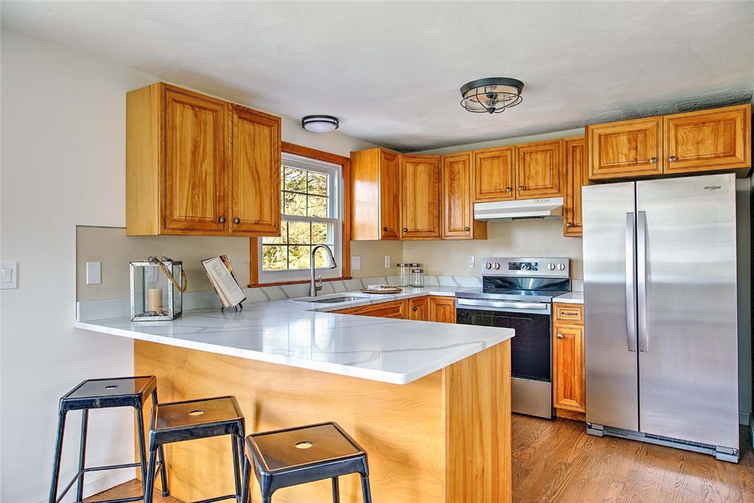 2 Simmons Road Barrington, RI 02806 - Photo 10 of 27 Gallery Image 10