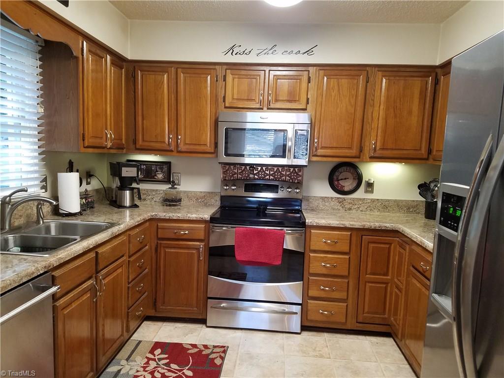 1804 Rivertrace Point High Point, NC 27265 - Photo 4 of 9 Gallery Image 4