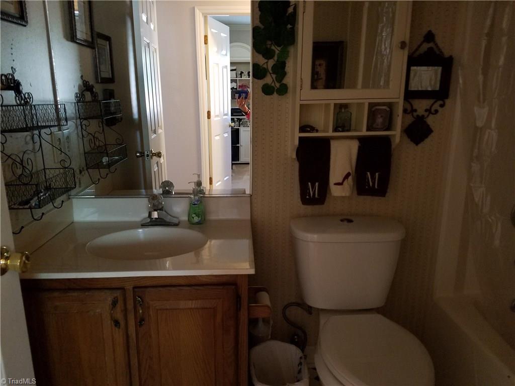 1804 Rivertrace Point High Point, NC 27265 - Photo 7 of 9 Gallery Image 7