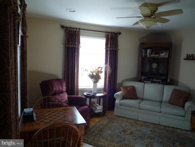 13218 Club Road Hagerstown, MD 21742 - Photo 2 of 18 Den