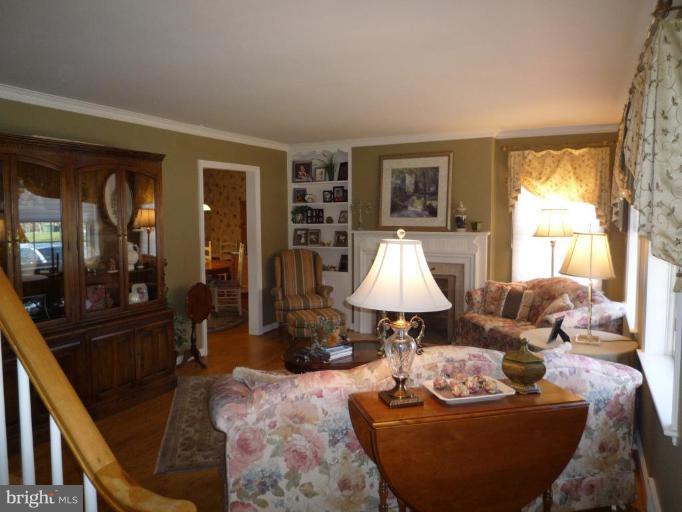 13218 Club Road Hagerstown, MD 21742 - Photo 3 of 18 Living Room