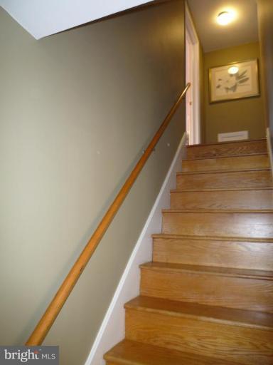 13218 Club Road Hagerstown, MD 21742 - Photo 4 of 18 Staircase