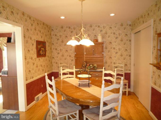 13218 Club Road Hagerstown, MD 21742 - Photo 5 of 18 Dining Area