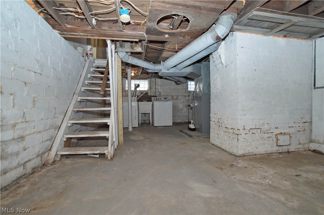 16312 Helmsdale Road Cleveland, OH 44112 - Photo 27 of 28