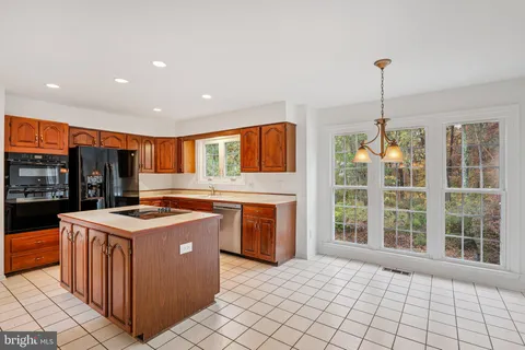 $922,000 | 15056 Brown Post Lane, Centreville, VA 20121