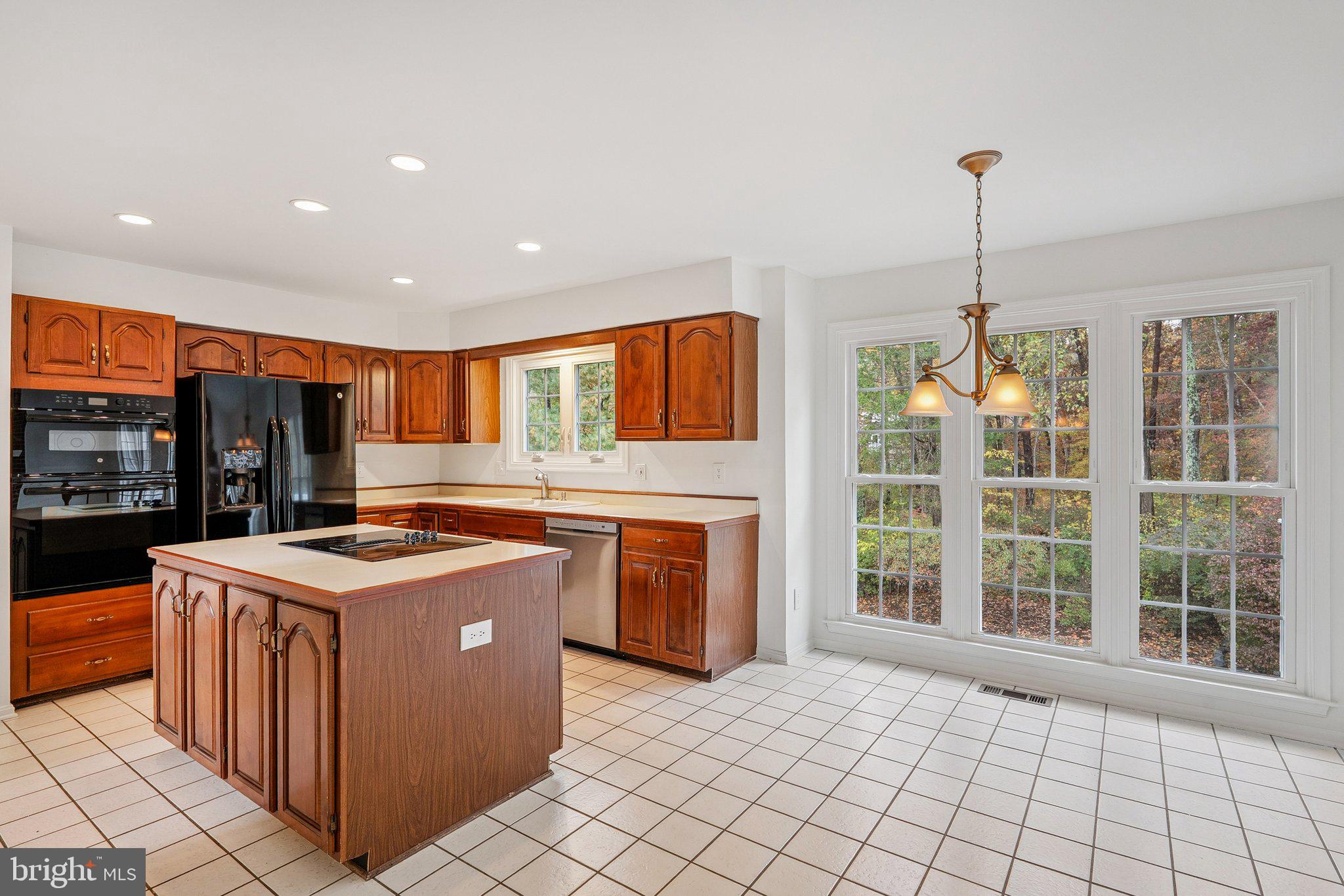 15056 Brown Post Lane Centreville, VA 20121 - Photo 12 of 45 a kitchen that has a stove a sink and a refrigerator